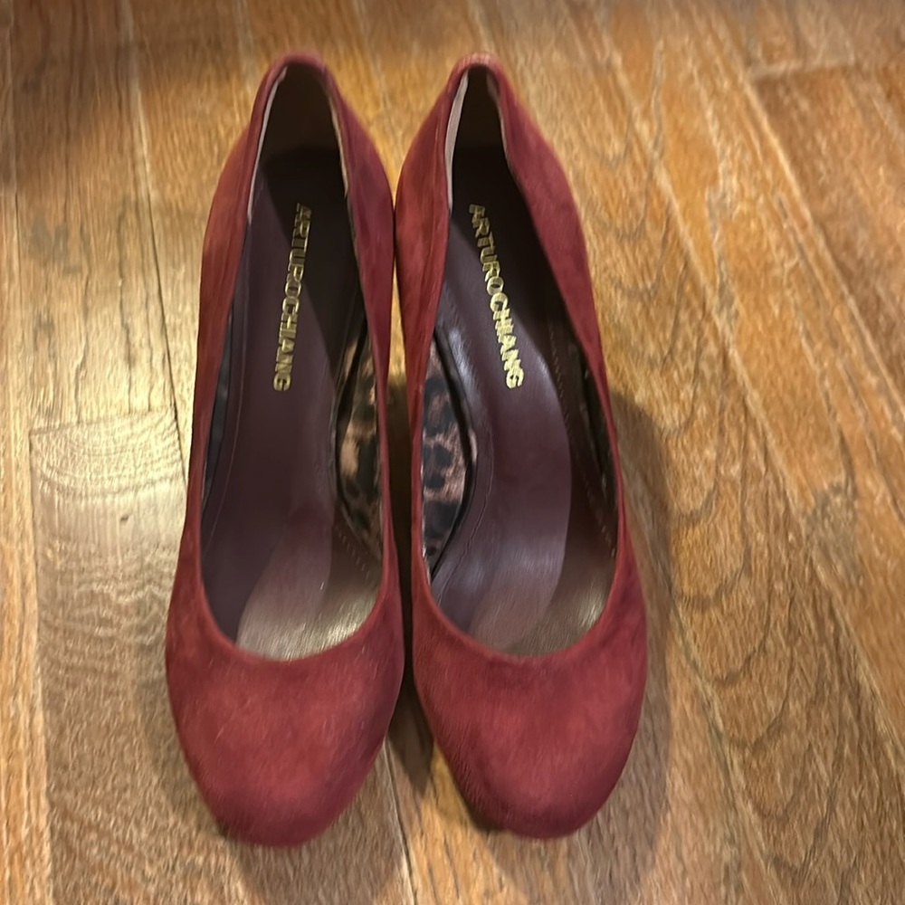 Arturo Chiang vintage suede pumps never worn